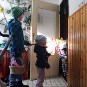 babička rovnou vystrčila zadek